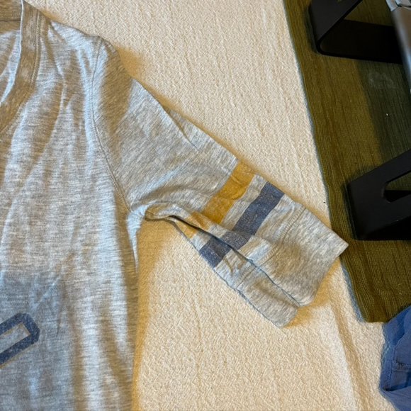 Chicago Cubs Women's Fitted V-Neck Tee - Picture 3 of 4